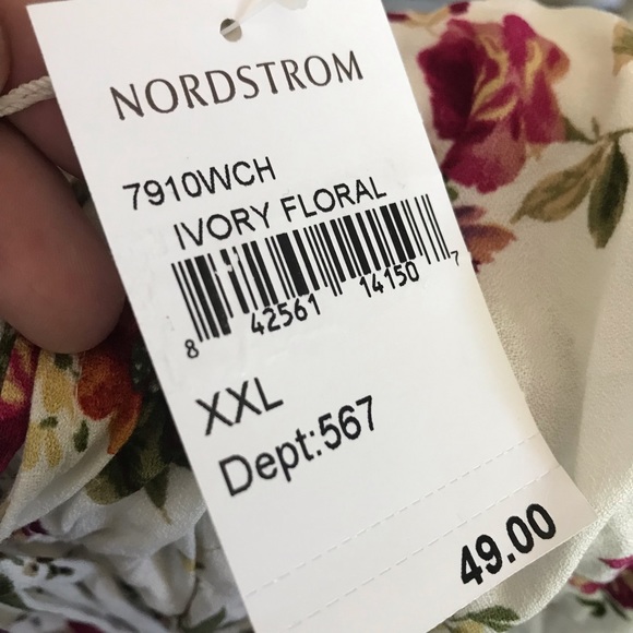 {Wayf} NWT Off Shoulder Top - Picture 7 of 8